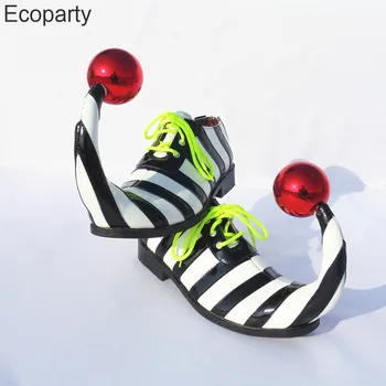 ผู้ใหญ่วันฮัลโลวีนตัวตลก Cosplay รองเท้าตลกละครสัตว์คลับการแสดงตัวตลก Stripe ตัวตลกรองเท้ากับลูกบอลสีแดงสวนสนุก Cosplay รองเท้า